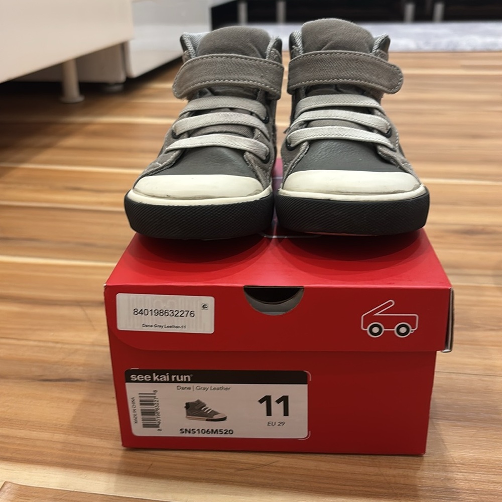 See Kai Run Dane Gray Leather Sz 11